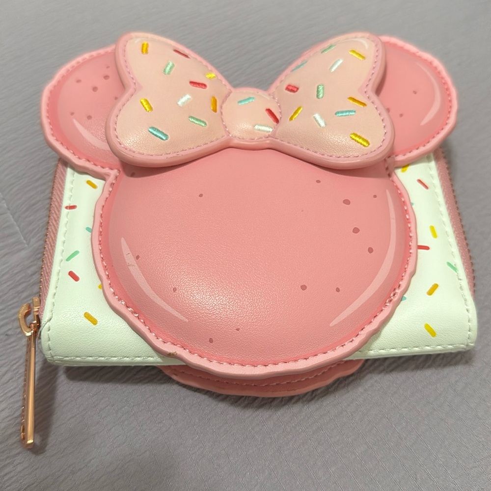 Loungefly Minnie Mouse wallet with Minnie Mouse BaubleBar charm